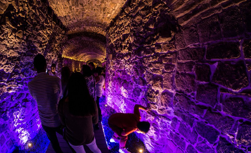 Farbspiele im Tunnel